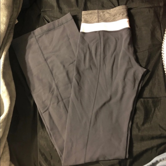 3 pairs LULULEMON ATHLETICA LEGGINGS/FLARE BOTTOMS - Picture 4 of 7